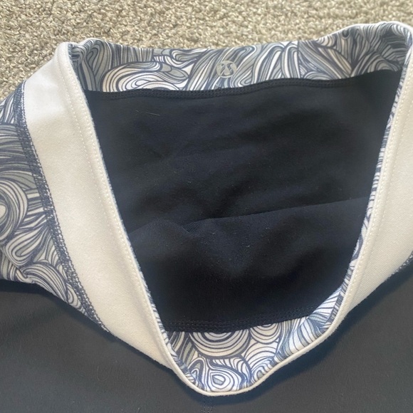 Lululemon Reversible Groove Crop Pants Pattern Wide Flare Leg Capri Yoga Size 4 - Picture 4 of 7